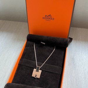 Brand new Hermes Eileen Necklace in rosegold